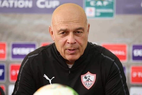لمتابعة مباراة الزمالك ضد المصري.. جروس يتواجد في مدرجات برج العرب (فيديو وصور)